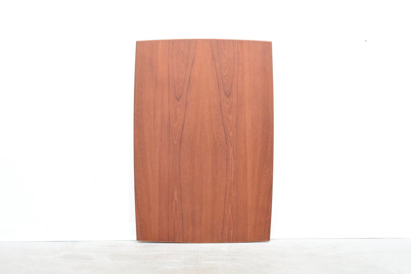 Extending dining table in teak