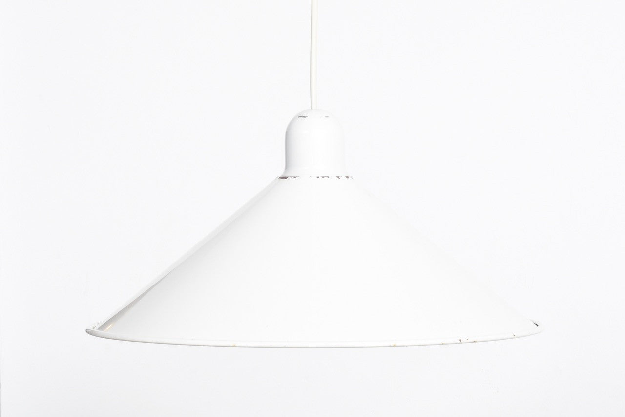 White cone shade in spun aluminium