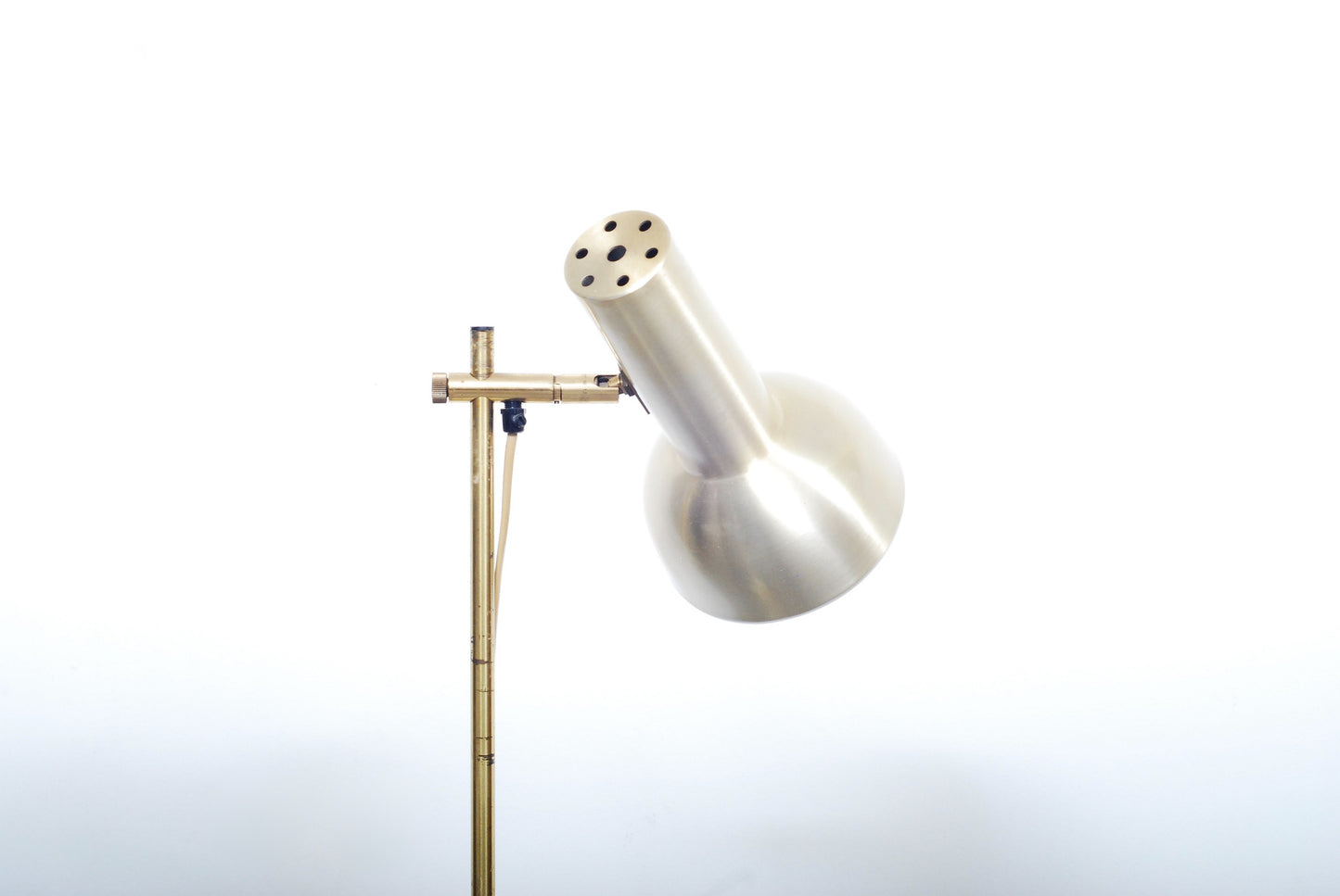 Brass floor lamp with light diffuser