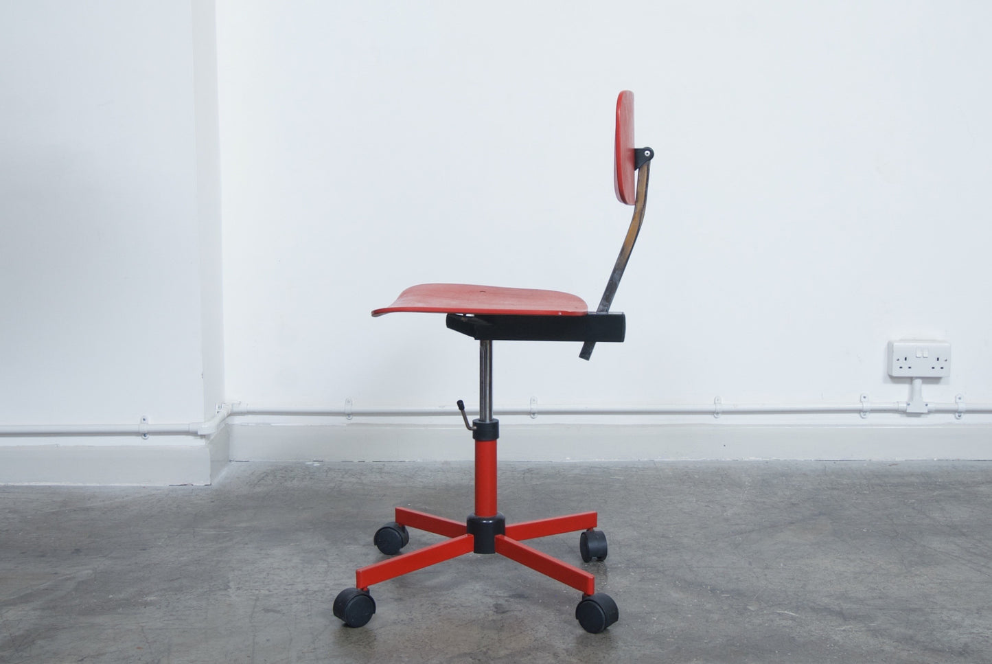 Adjustable desk chair by Rabami