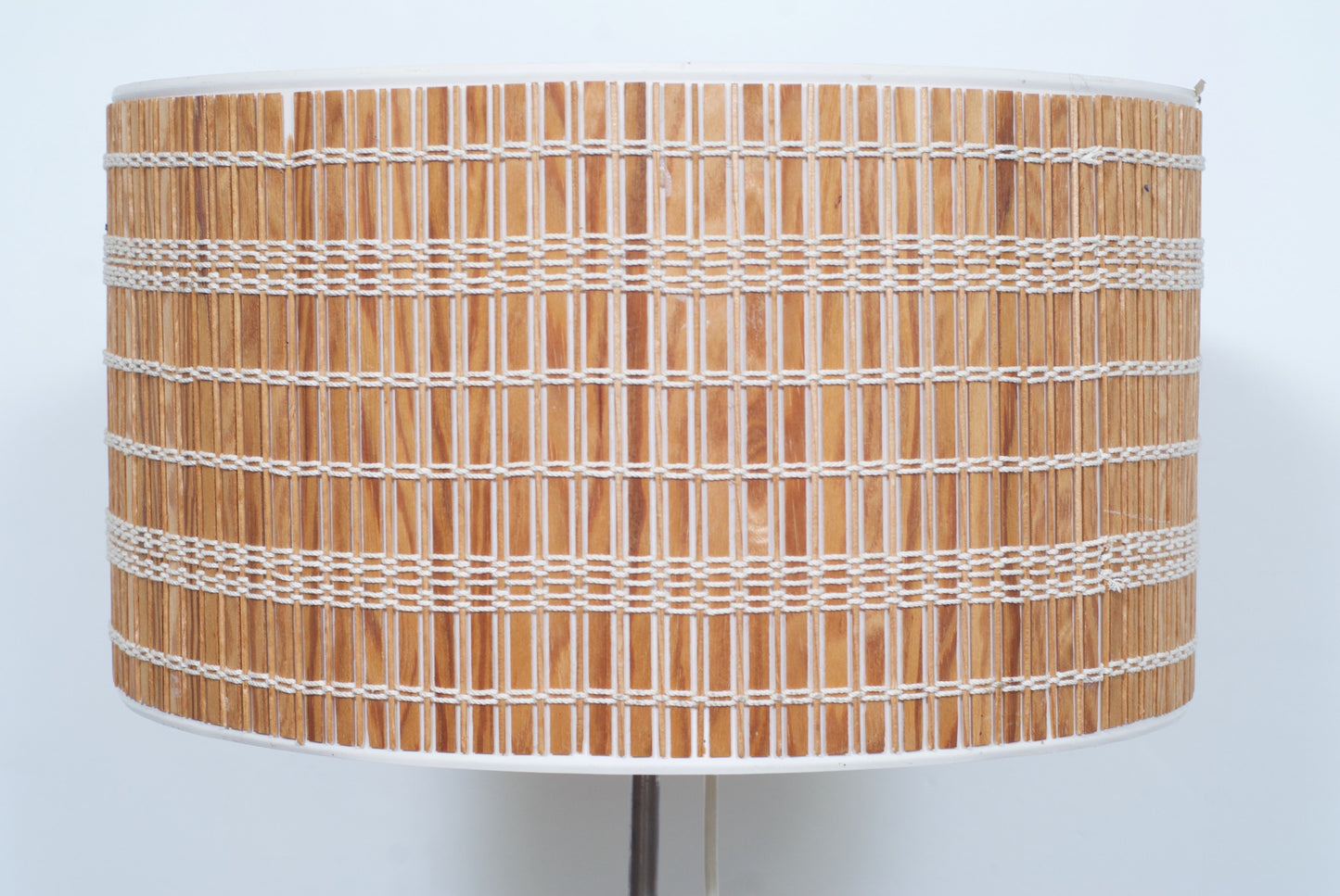 Height-adjustable floor lamp