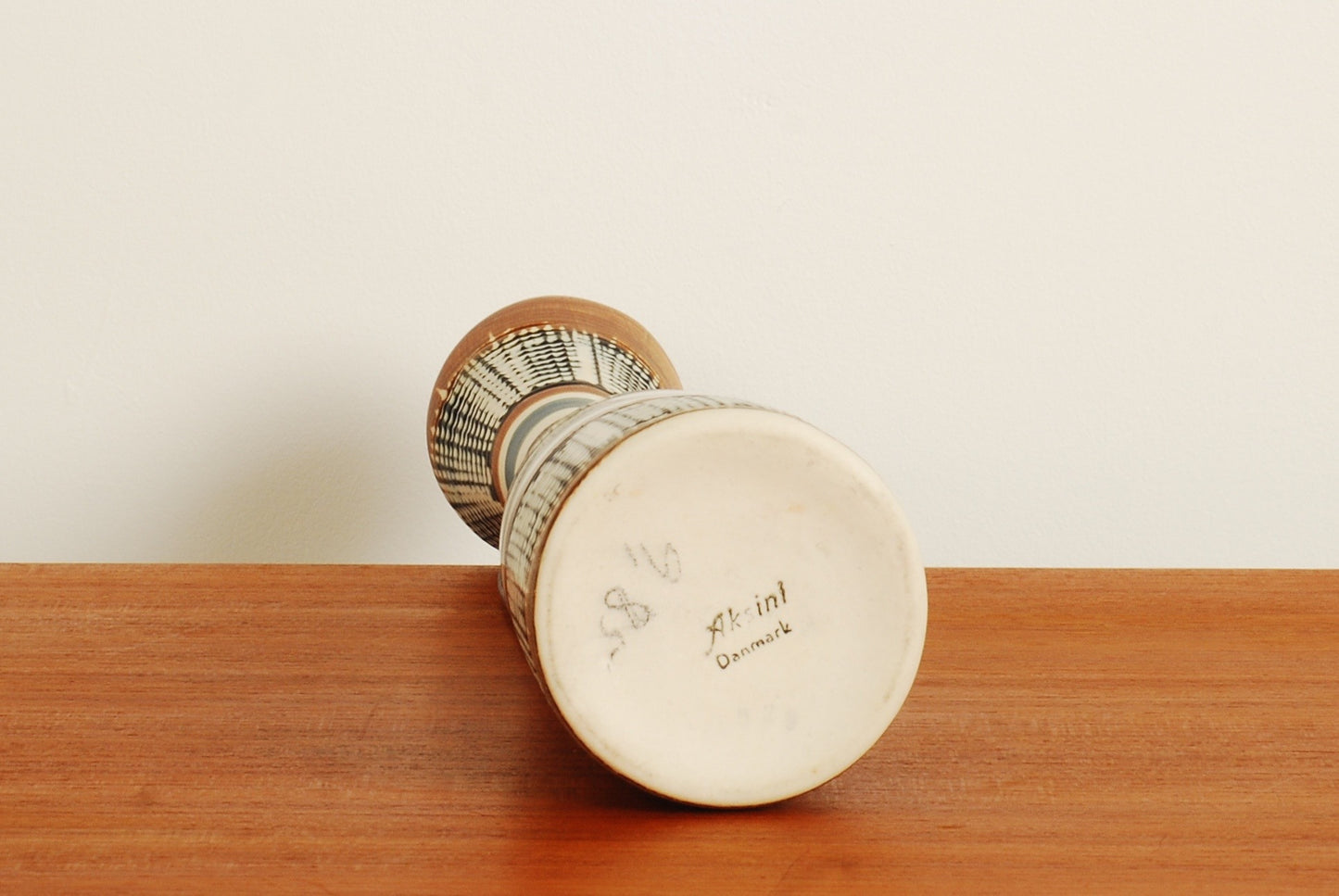 Ceramic jug by Aksinl