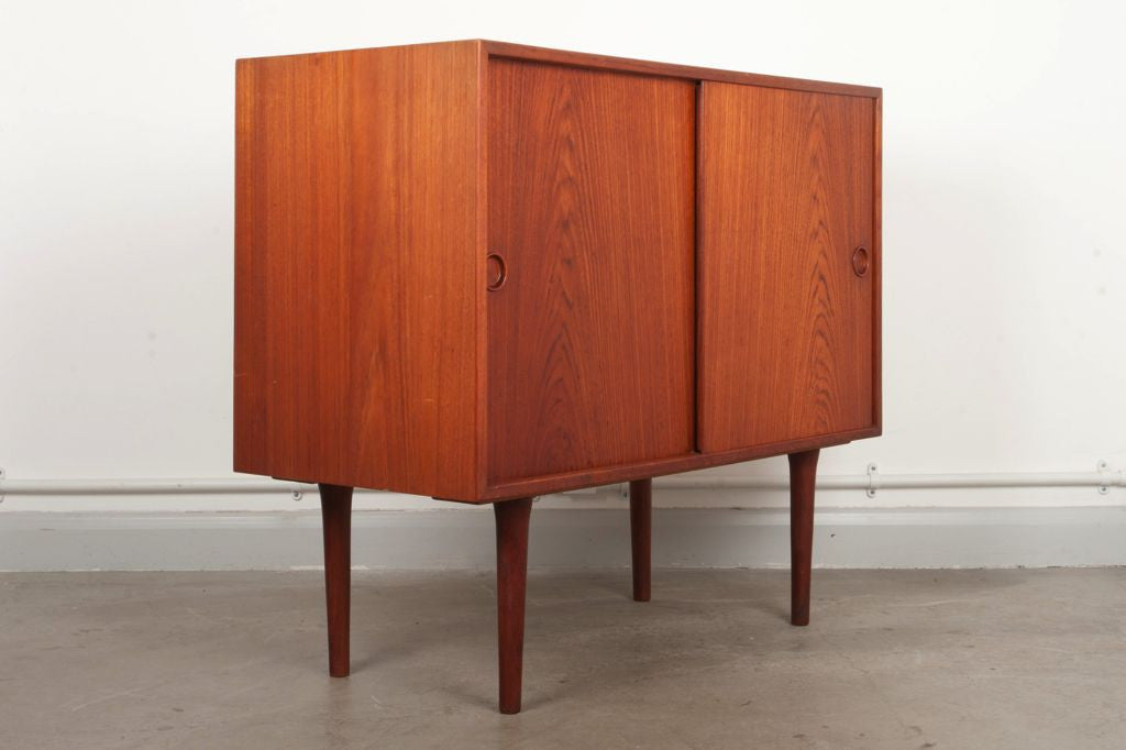 Short sideboard in teak