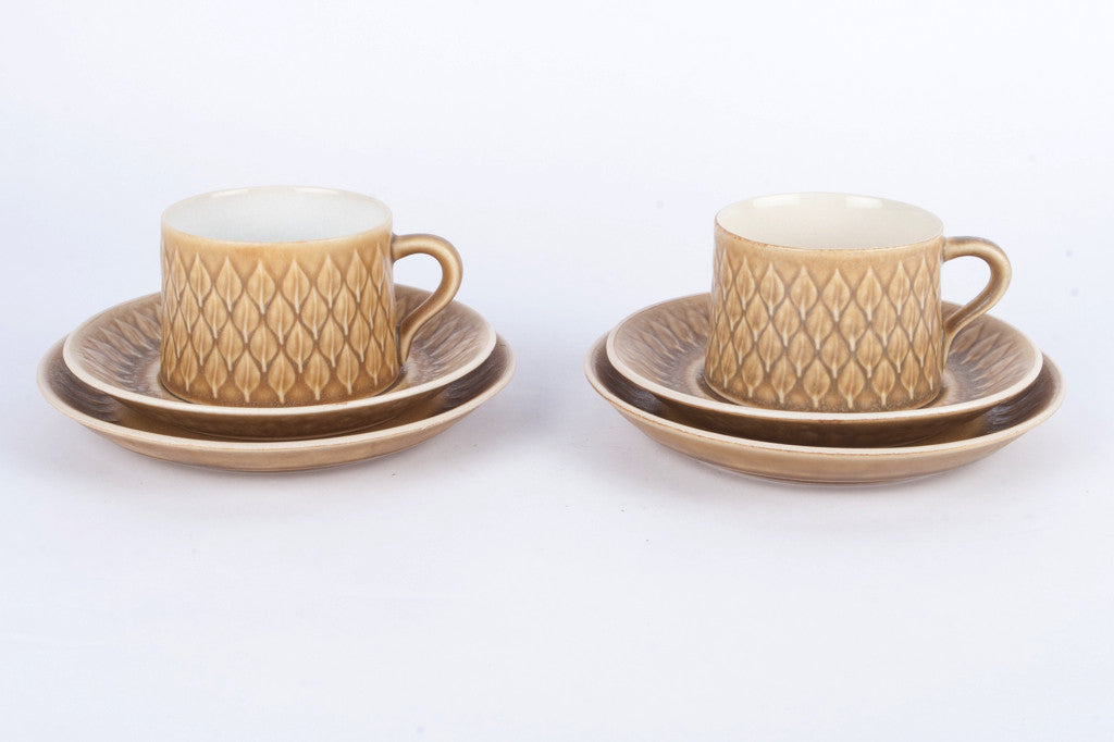 Pair of tea cups and cake plates by Kronjyden