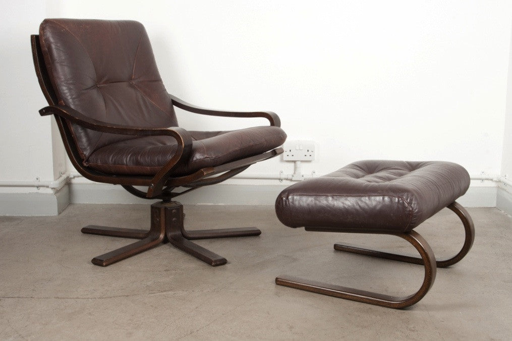 Norwegian lounger w/ matching foot stool