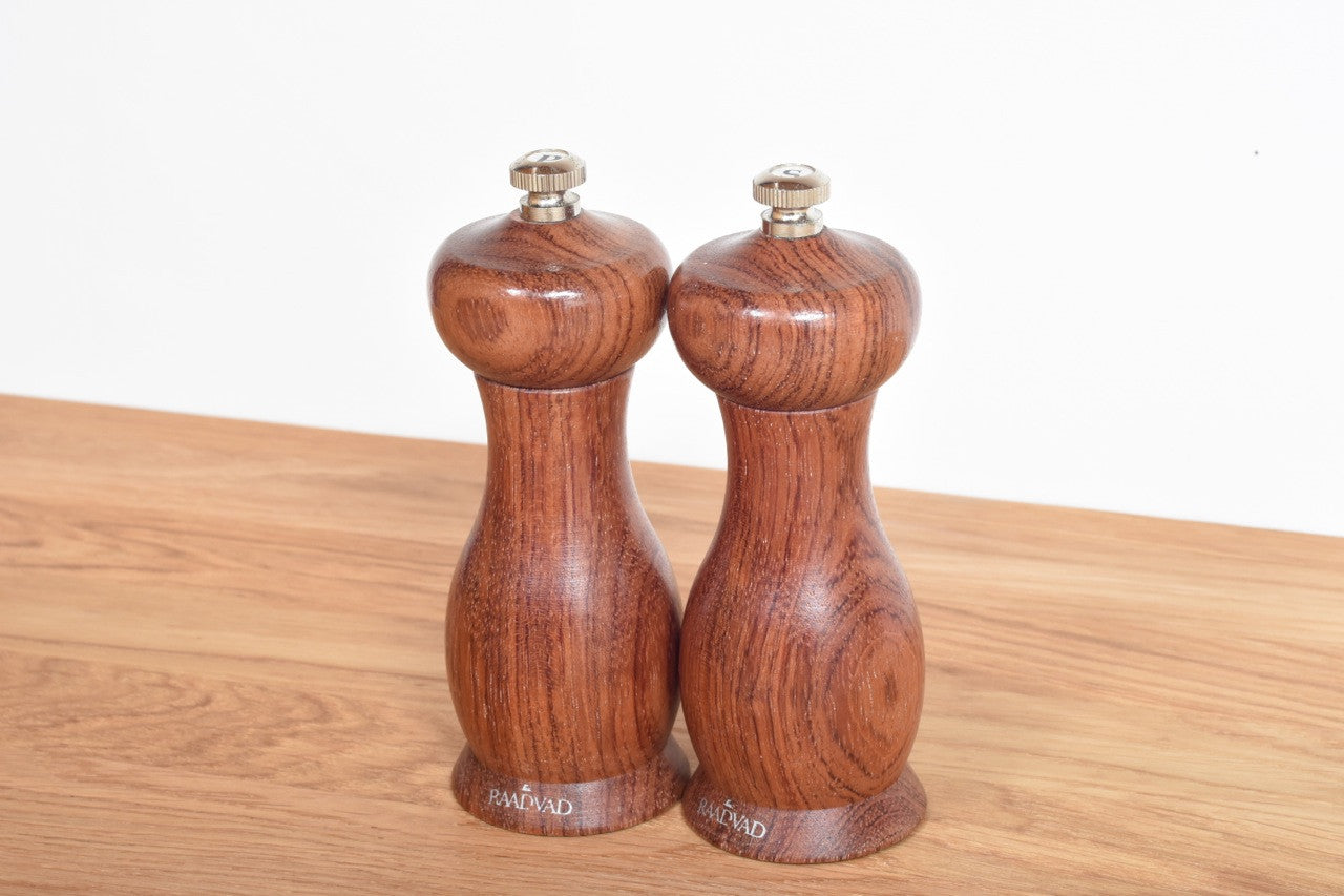 Salt + pepper set in teak by Raadvad
