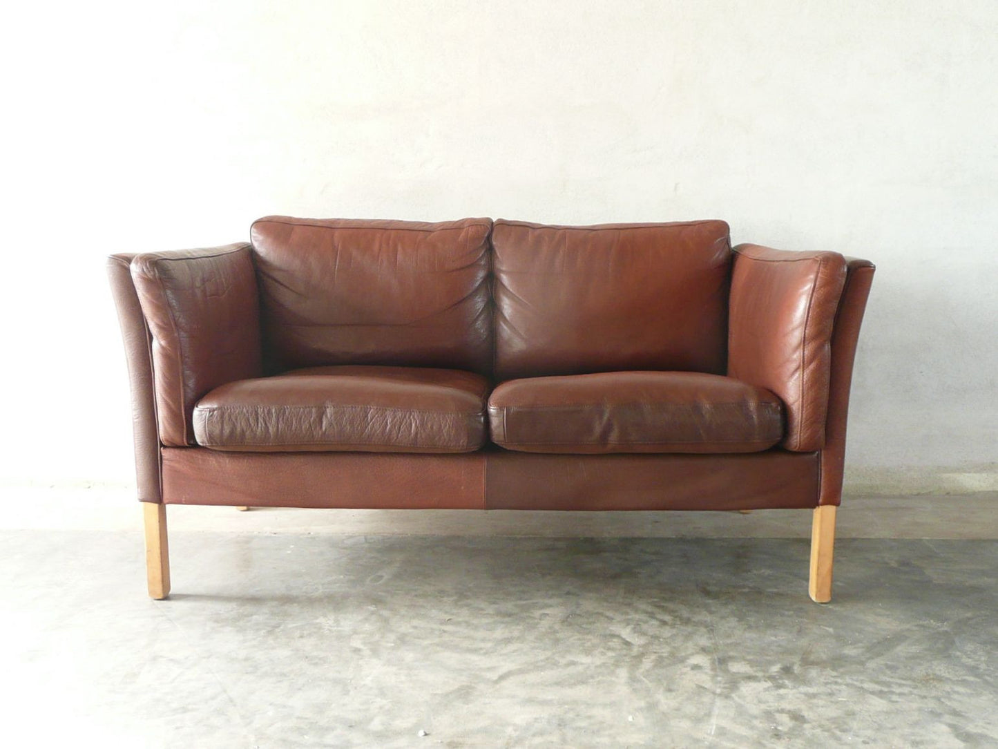 Two-toned two seater