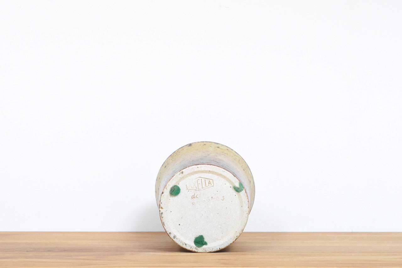 Mini flower pot by Axella