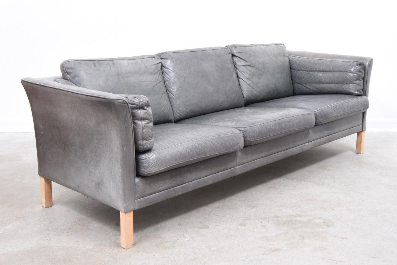 Grey leather sofa by Mogens Hansen