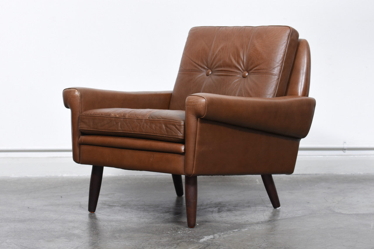 Low back leather lounge chair by Skipper M bler CHASE SORENSEN