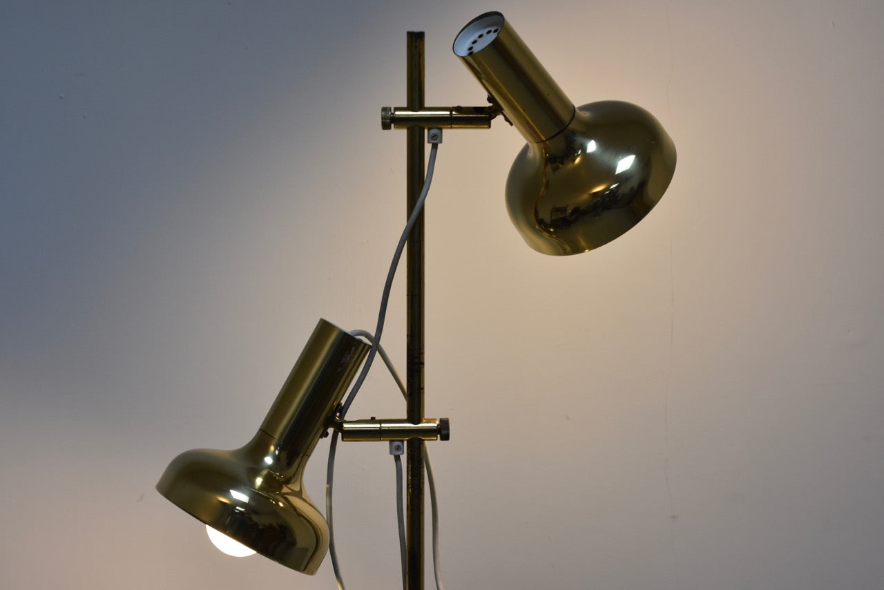 1960s twin-headed floor lamp with brass finish