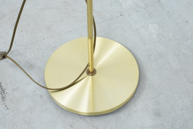 Twin-headed floor lamp with brass finish