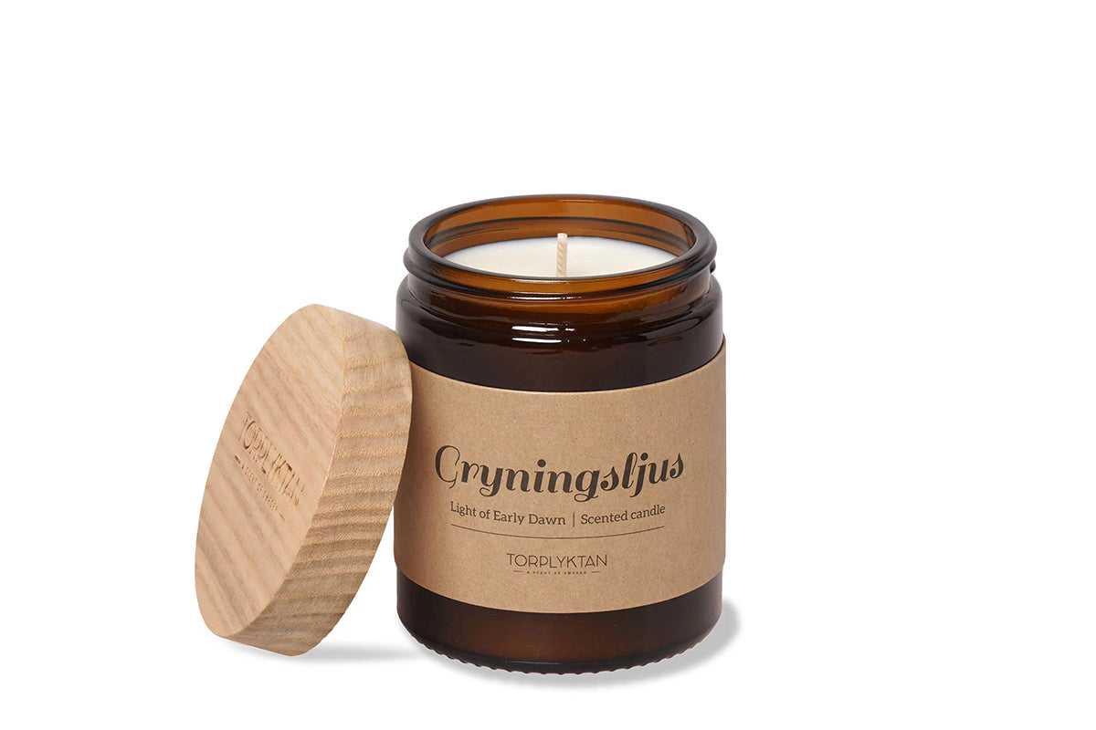 Gryningsljus candle by Torplyktan - Oak & Sweet Apple