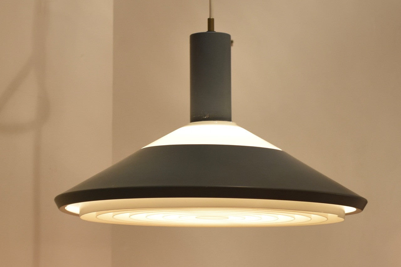 Louis Poulsen 'Klassependel' ceiling light