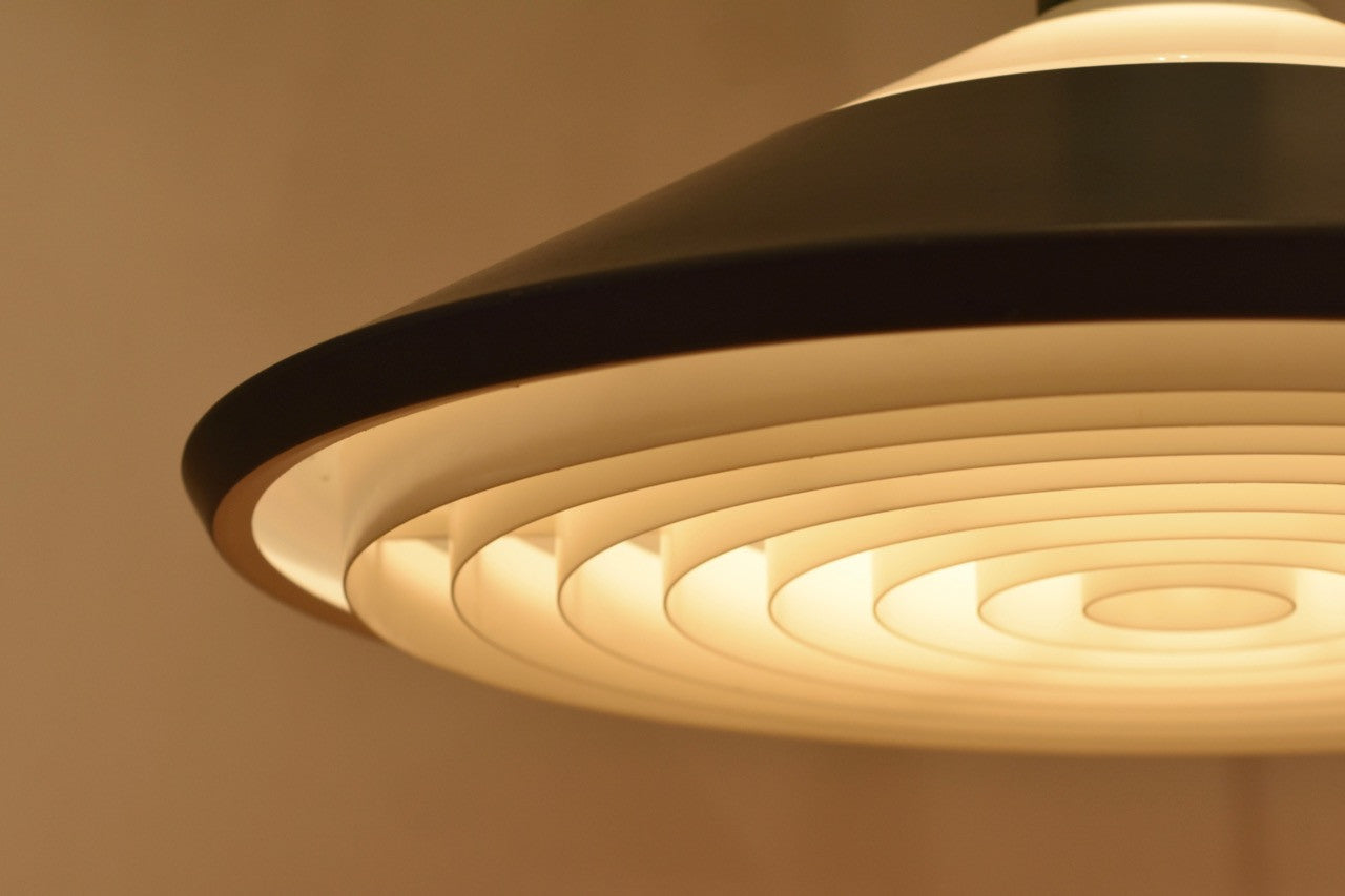 Louis Poulsen 'Klassependel' ceiling light