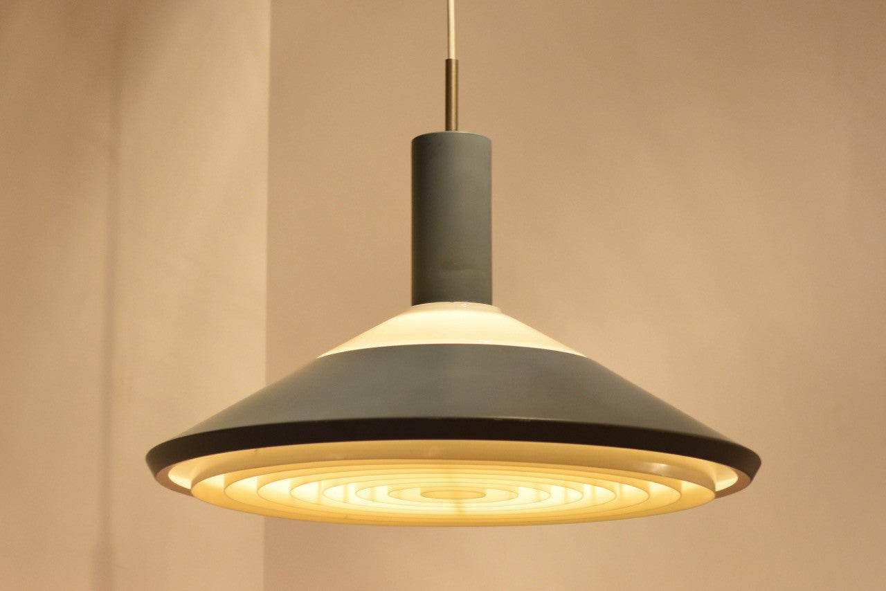 Louis Poulsen 'Klassependel' ceiling light