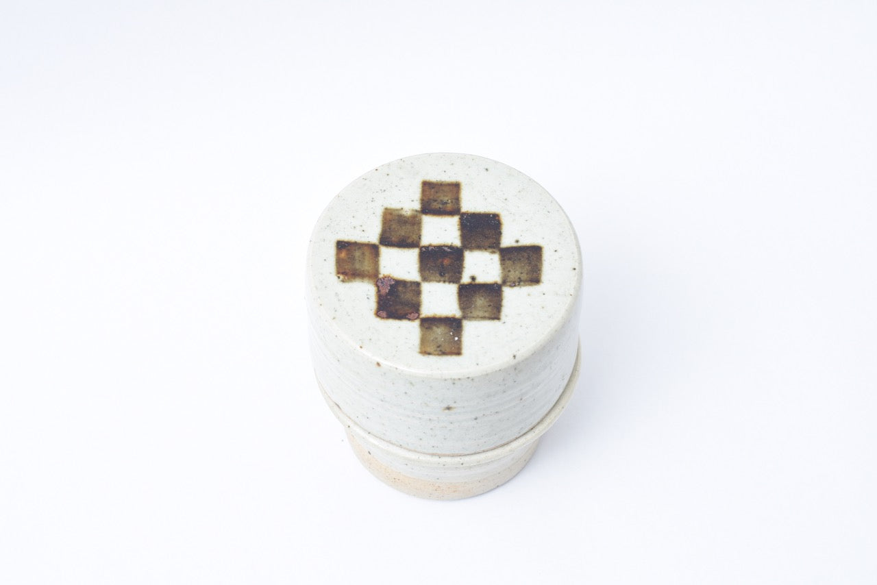 Ceramic pot with lid by Tue