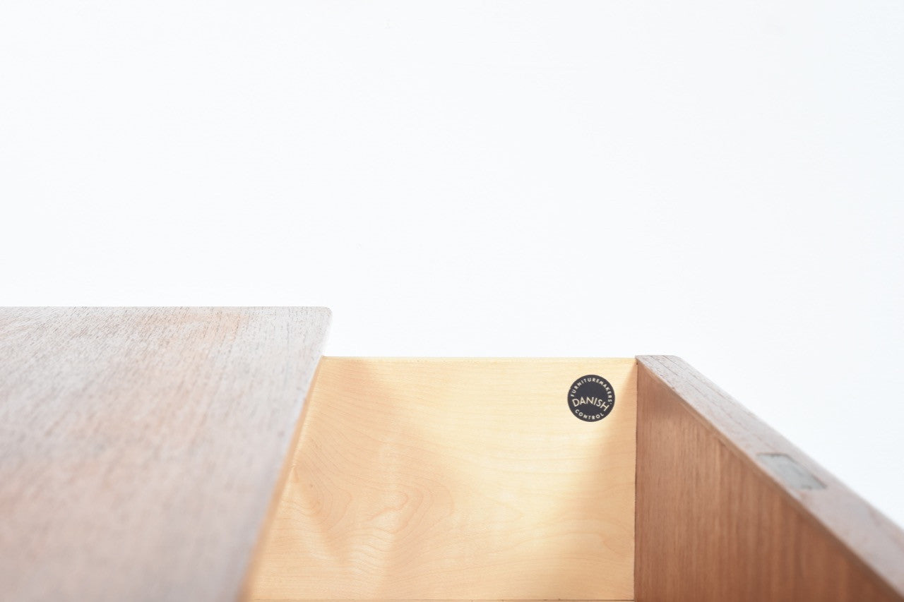 Chest of five drawers in teak