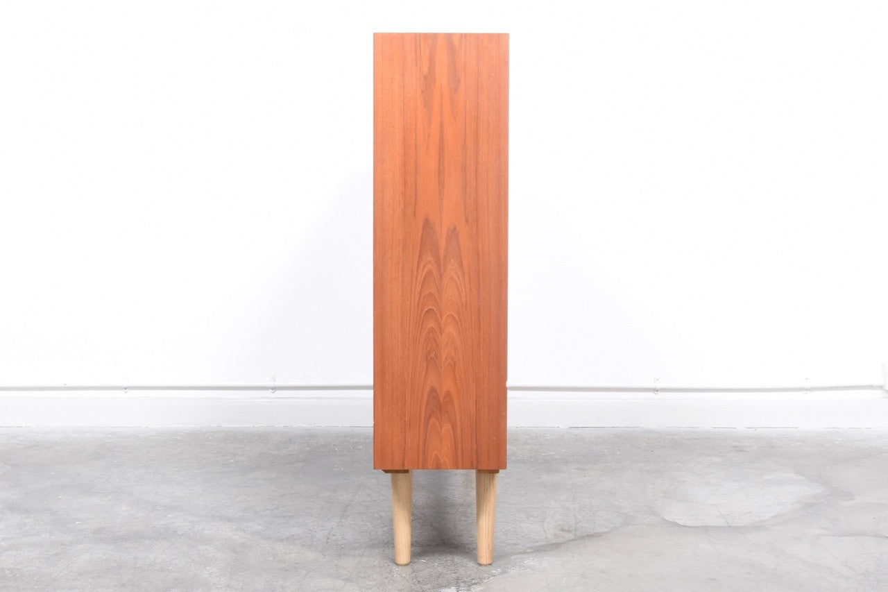 Freestanding teak book shelf (M)