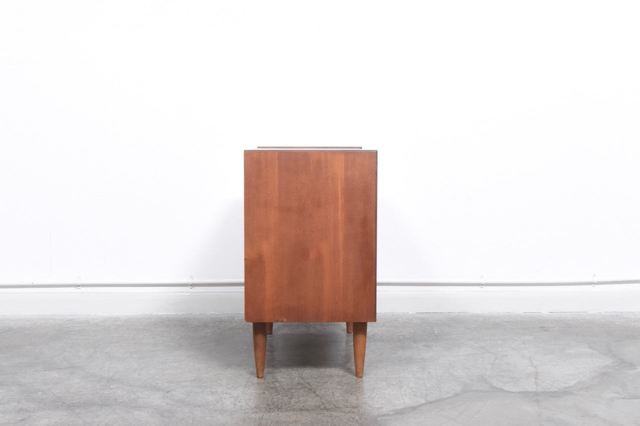 Short chest of three drawers