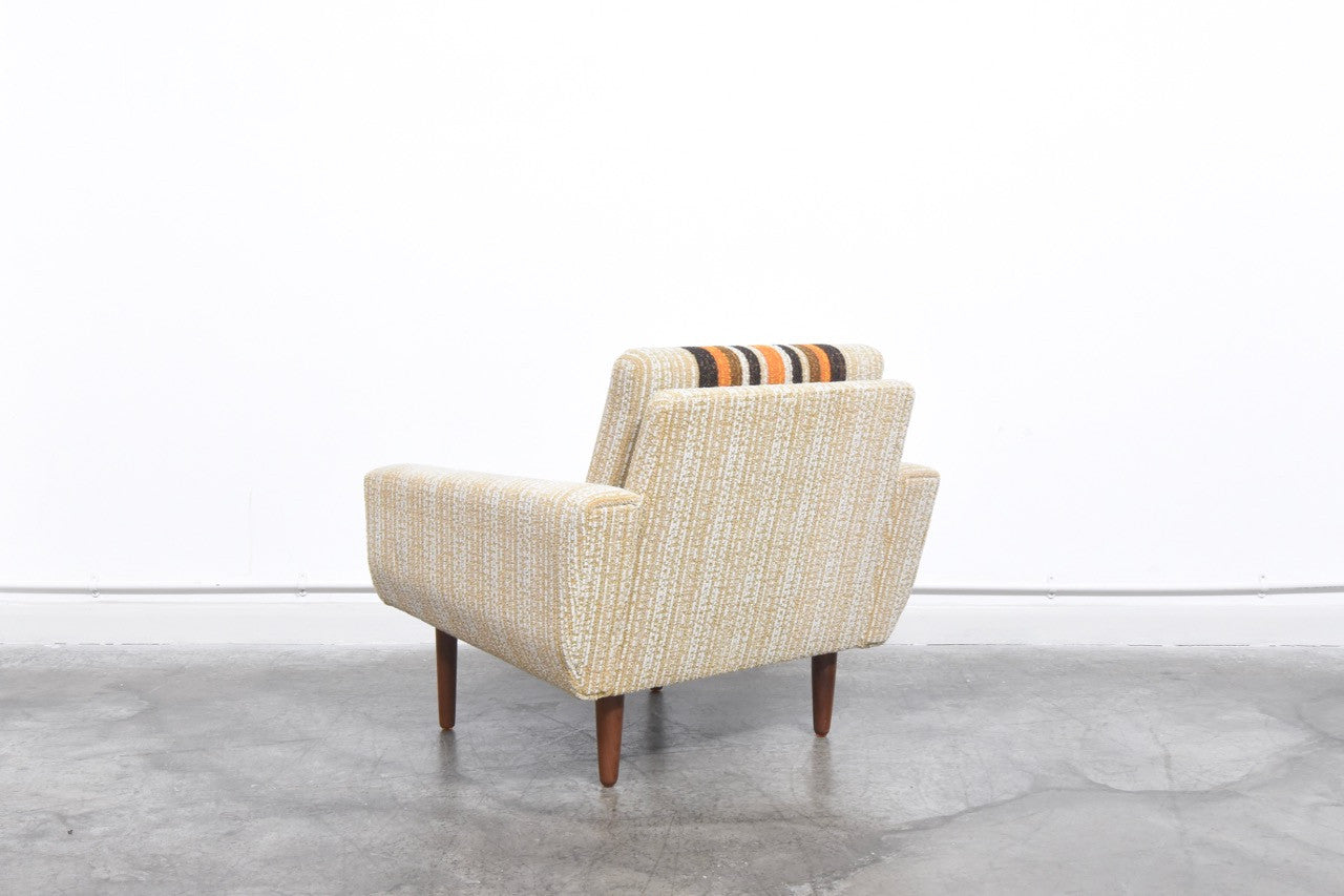 1960s lounger with beige upholstery