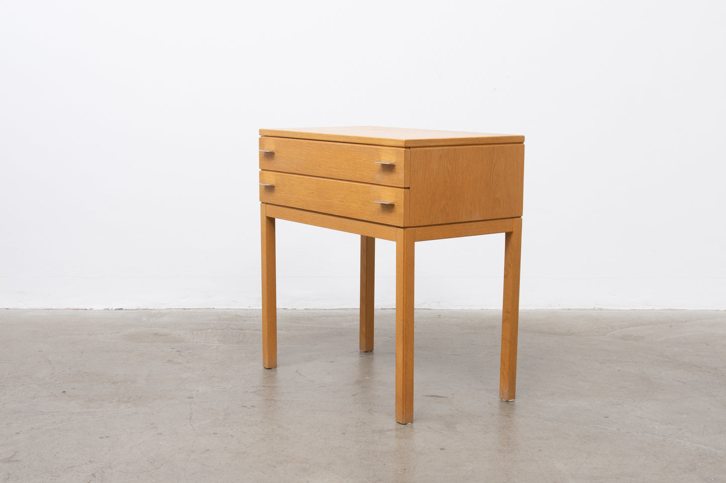 1960s bedside/hallway table in oak