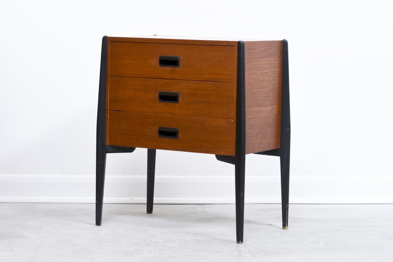 Short chest of three drawers with dark legs