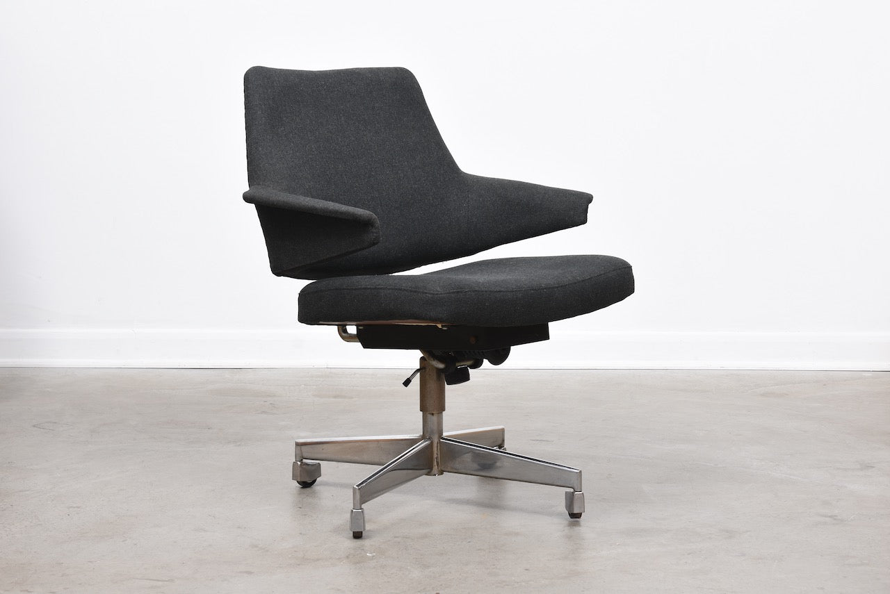 1960s height-adjustable swivel chair by Labofa