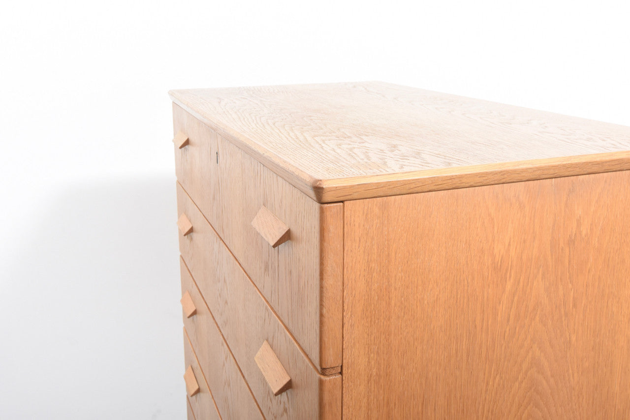 Oak chest of six drawers