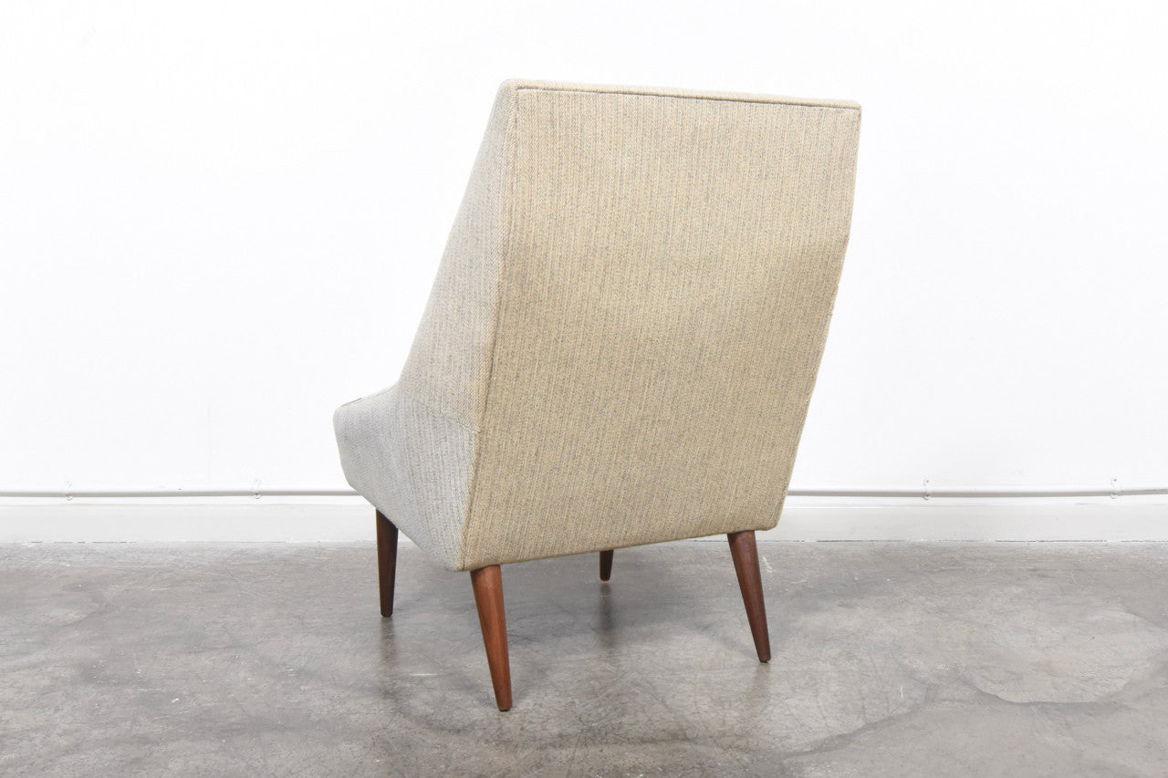 Wool lounger with teak paws + legs