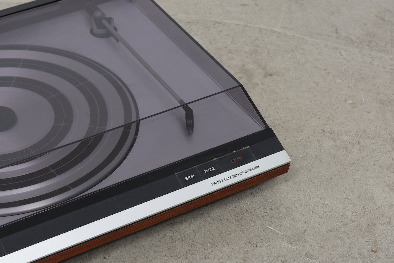 Beogram 2202 record player by Bang & Olufsen