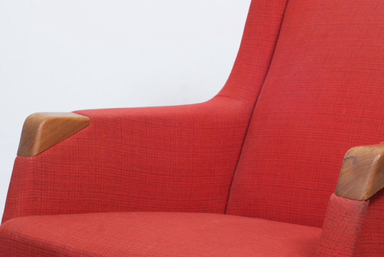 High back lounge chair with teak paws