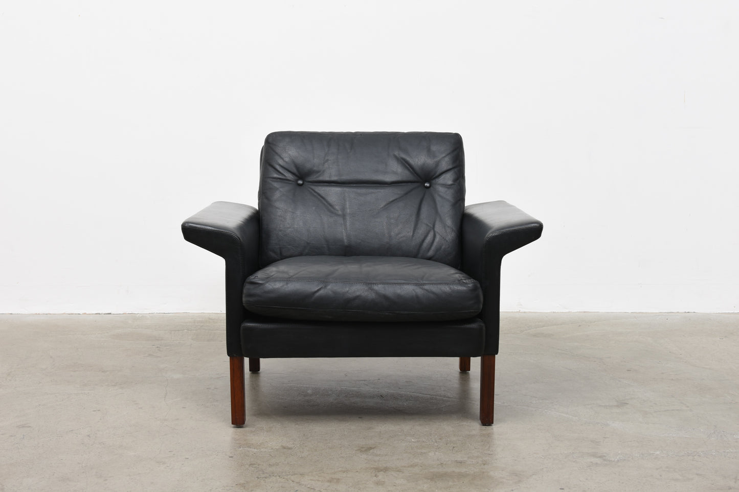 Low back leather lounger by Hans Olsen