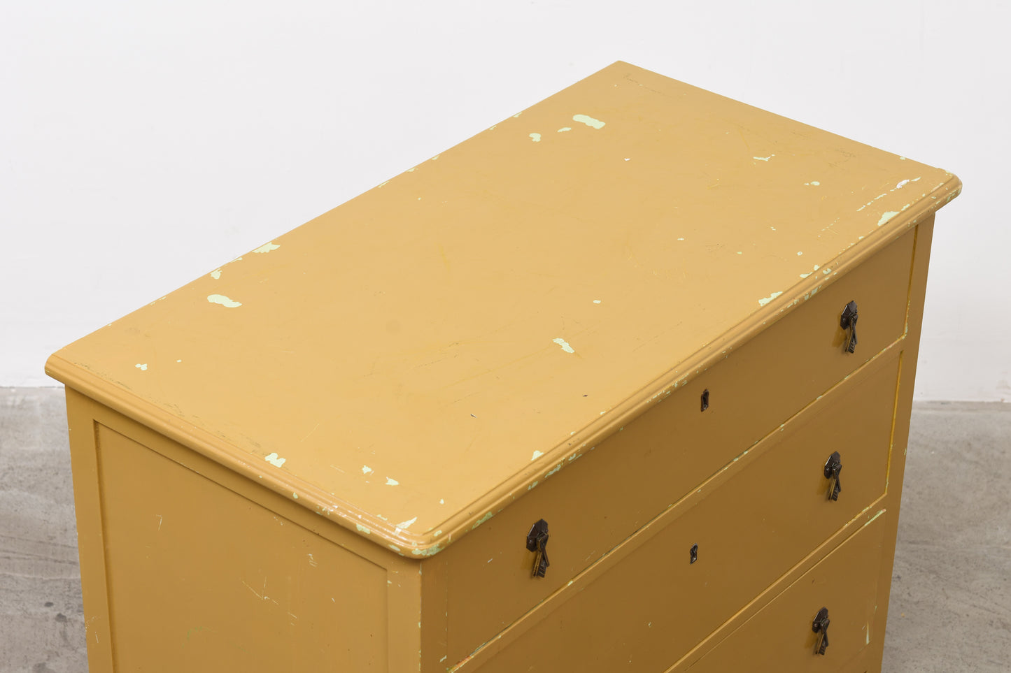 Early 1900s chest of drawers