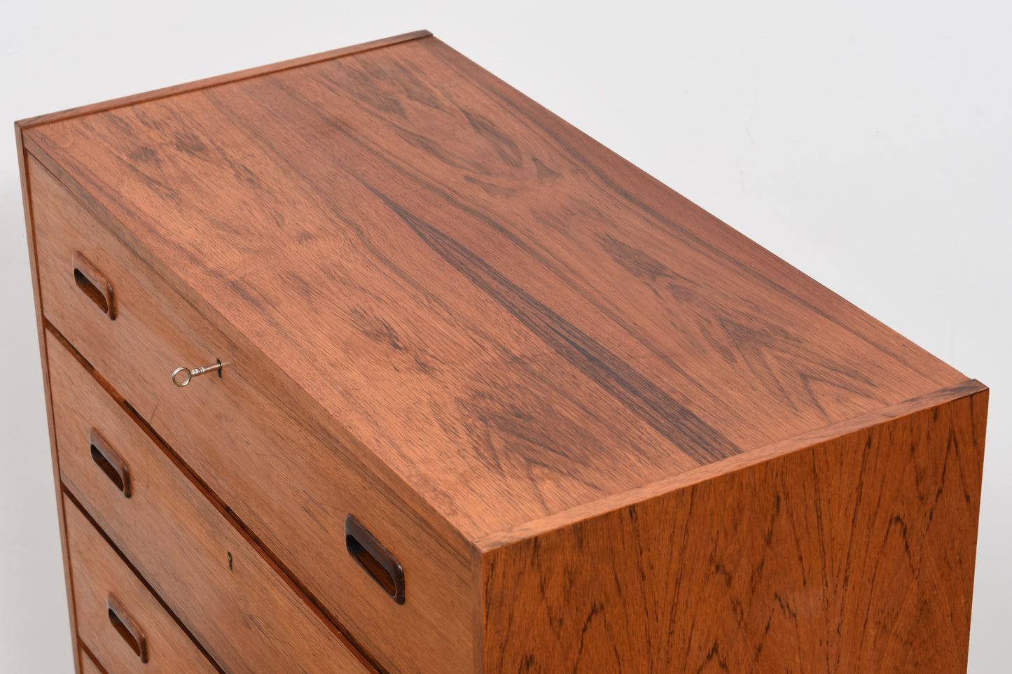 1970s rosewood chest of drawers