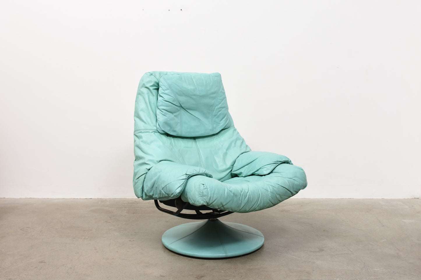 1980s Norwegian leather recliner