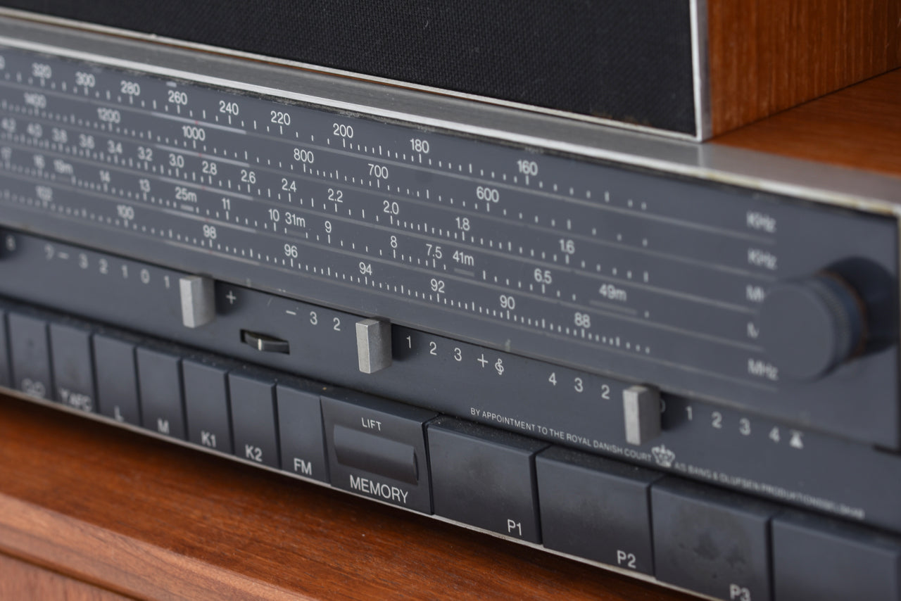 Vintage hi-fi set up by Bang & Olufsen