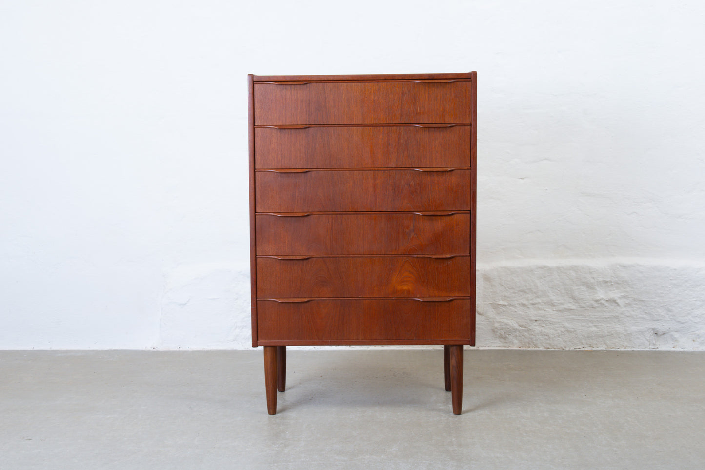 1960s teak chest with lipped handles - 70W cm