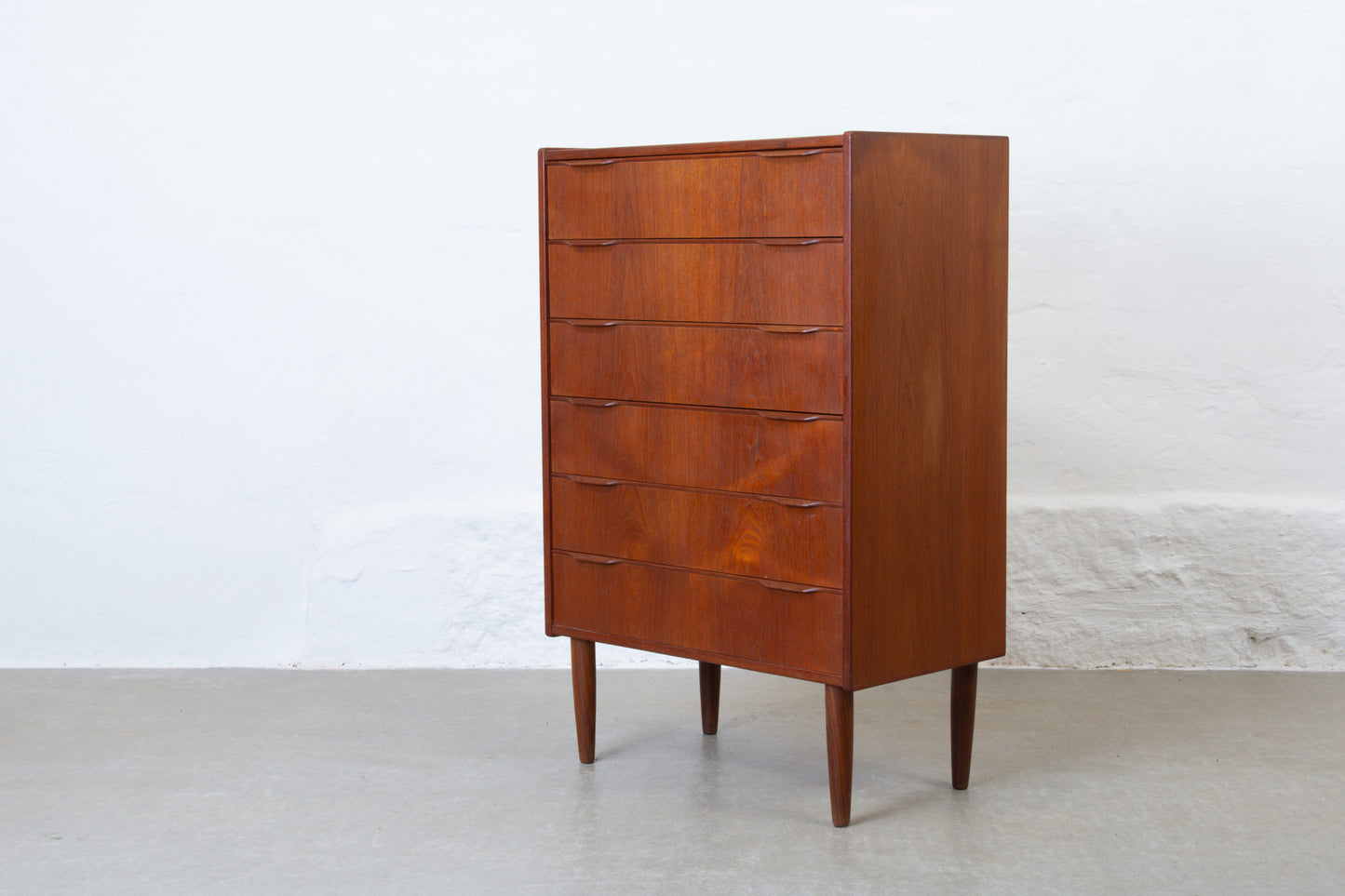 1960s teak chest with lipped handles - 70W cm