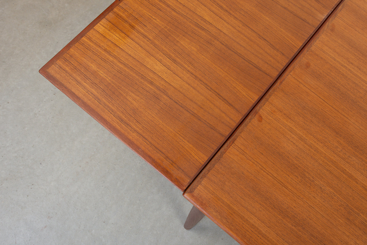 1960s extending dining table in teak - 130L cm