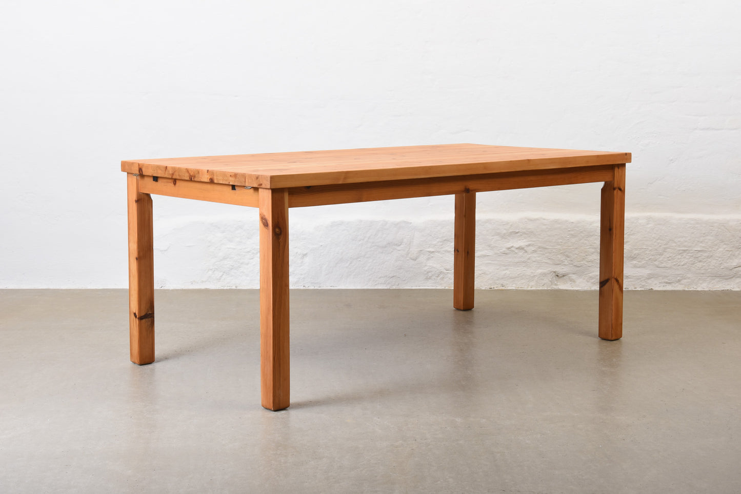 1970s drop-leaf Danish dining table in pine