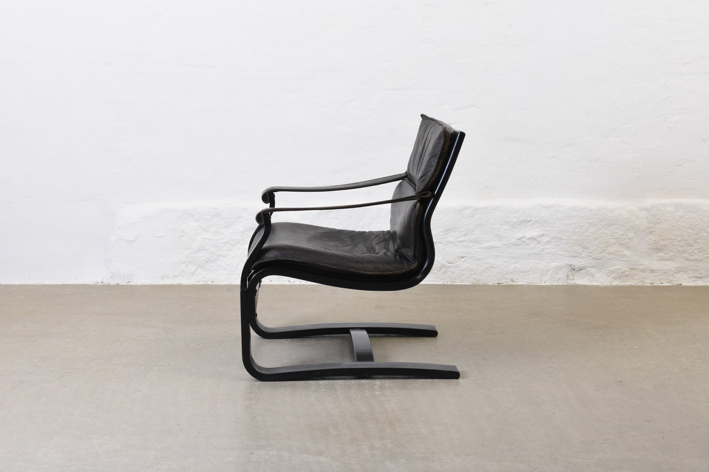 1980s leather + beech lounger by Åke Fribyter