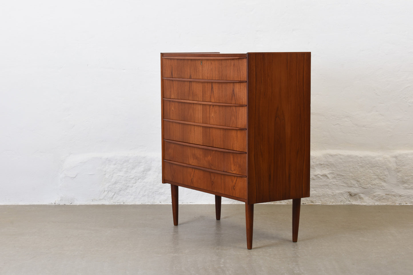 1960s teak chest of drawers with lipped handles no. 2