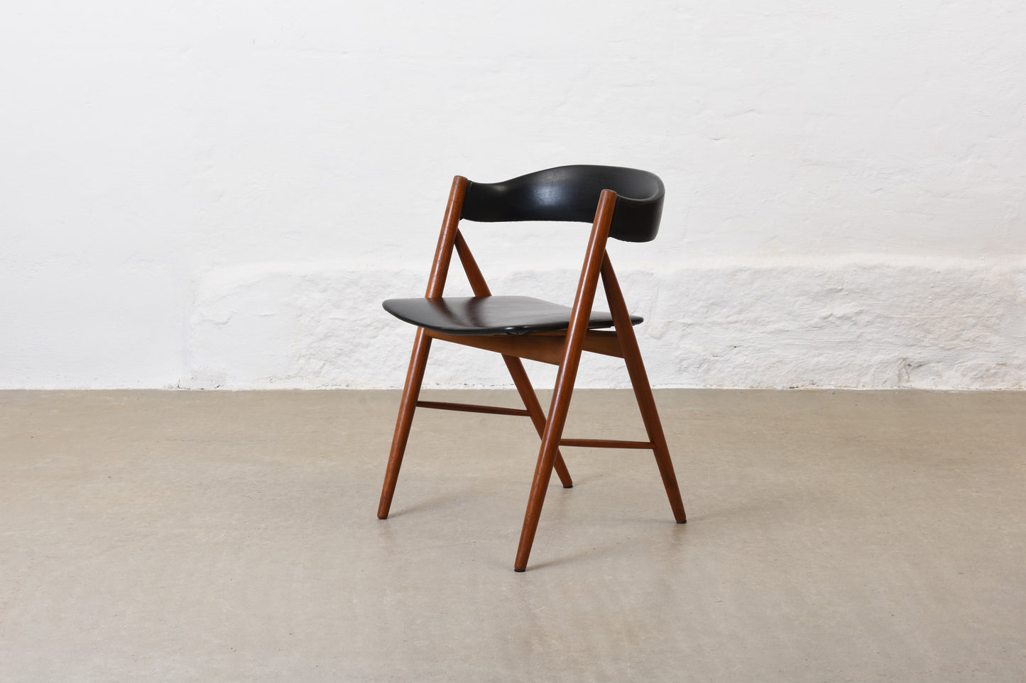 1960s chair in teak + vinyl