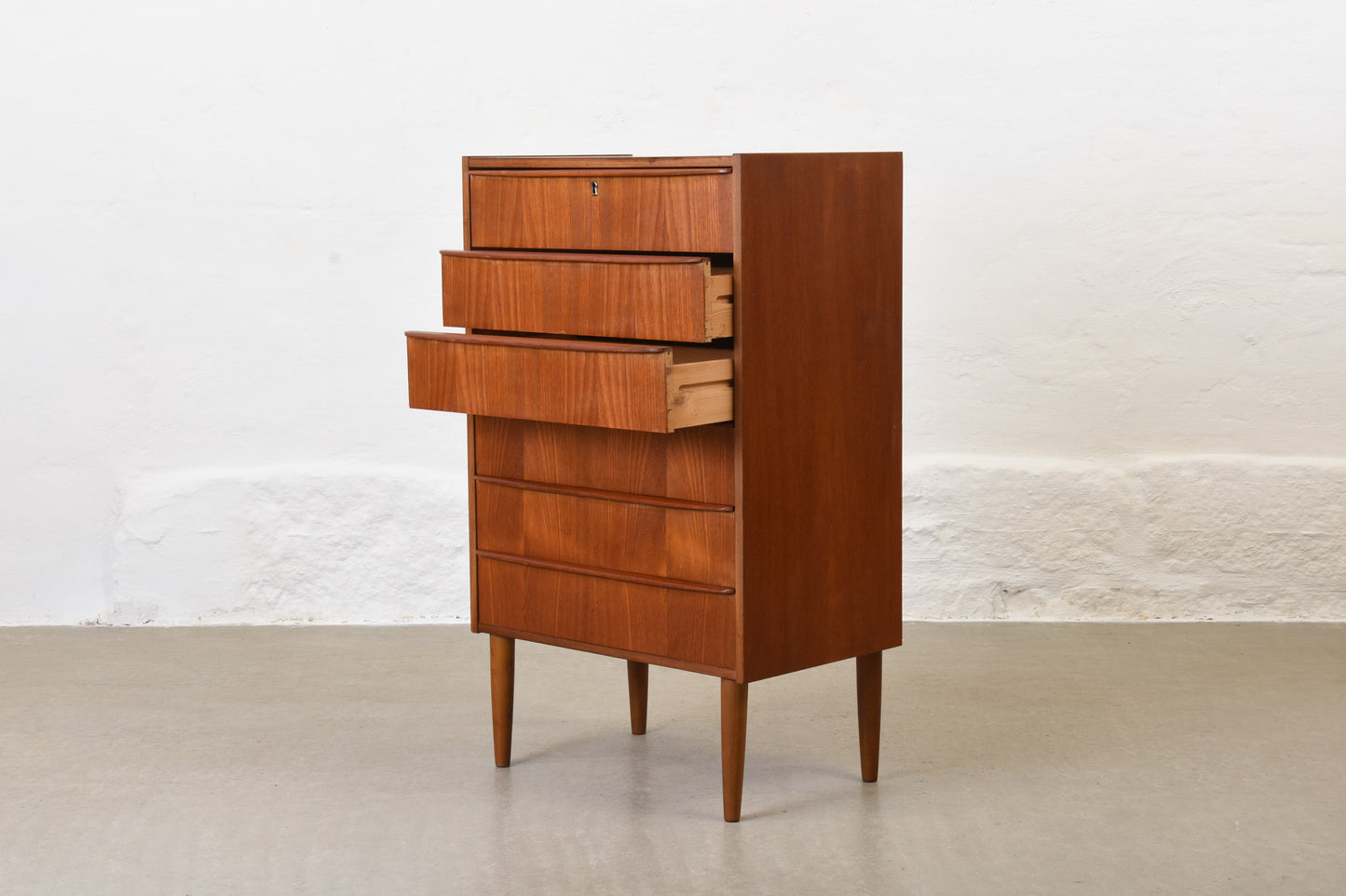 Narrow teak chest of drawers with lipped handles - 104H cm