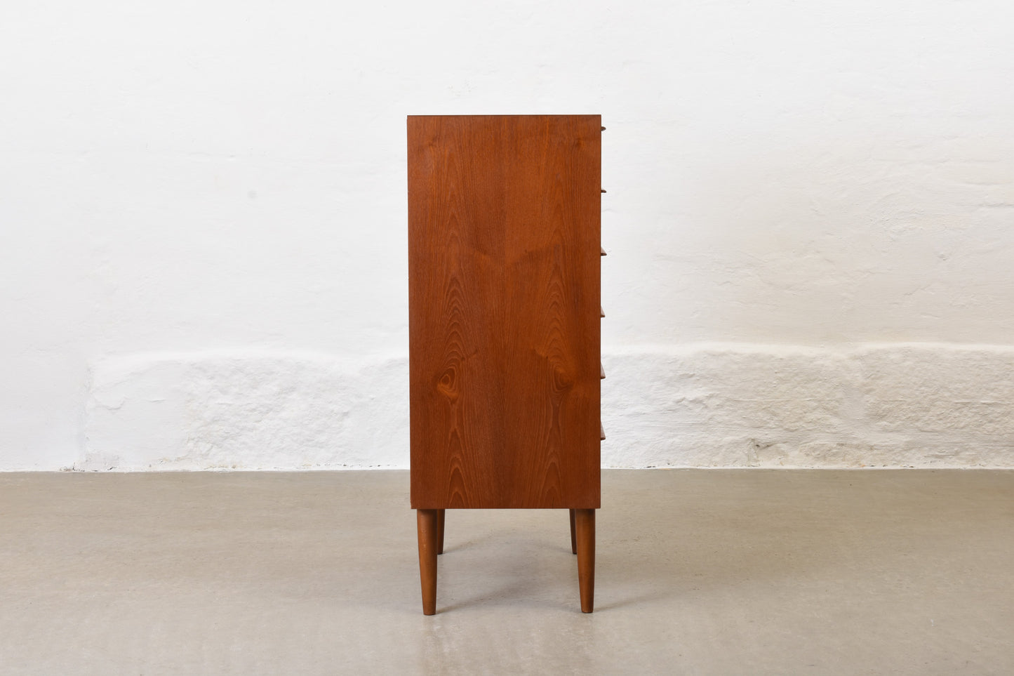 Narrow teak chest of drawers with lipped handles - 104H cm