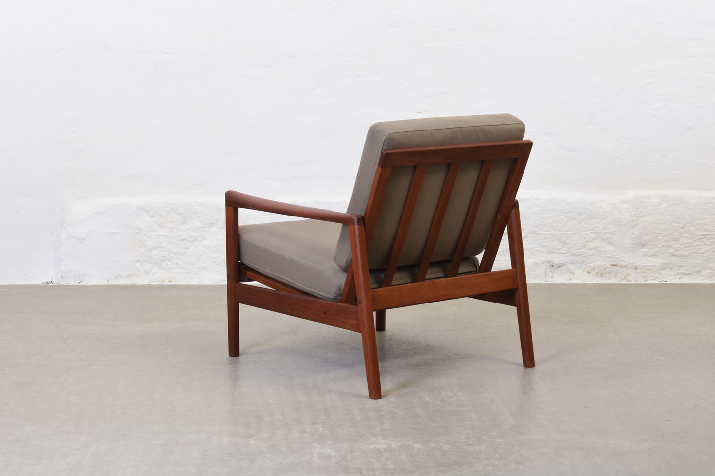 Newly reupholstered: 1960s teak lounger in brushed cotton