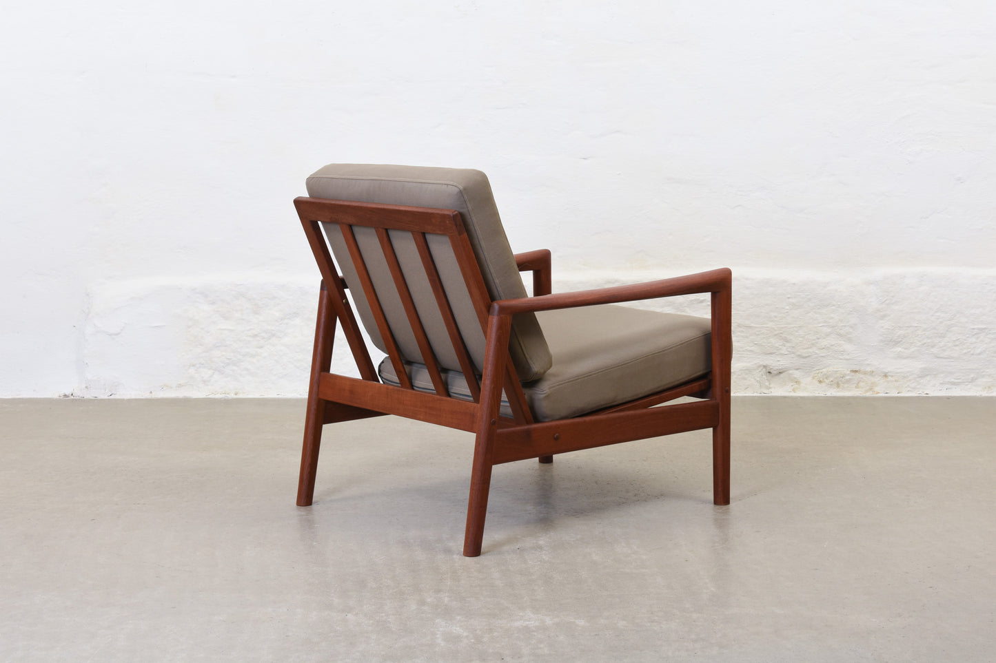 Newly reupholstered: 1960s teak lounger in brushed cotton