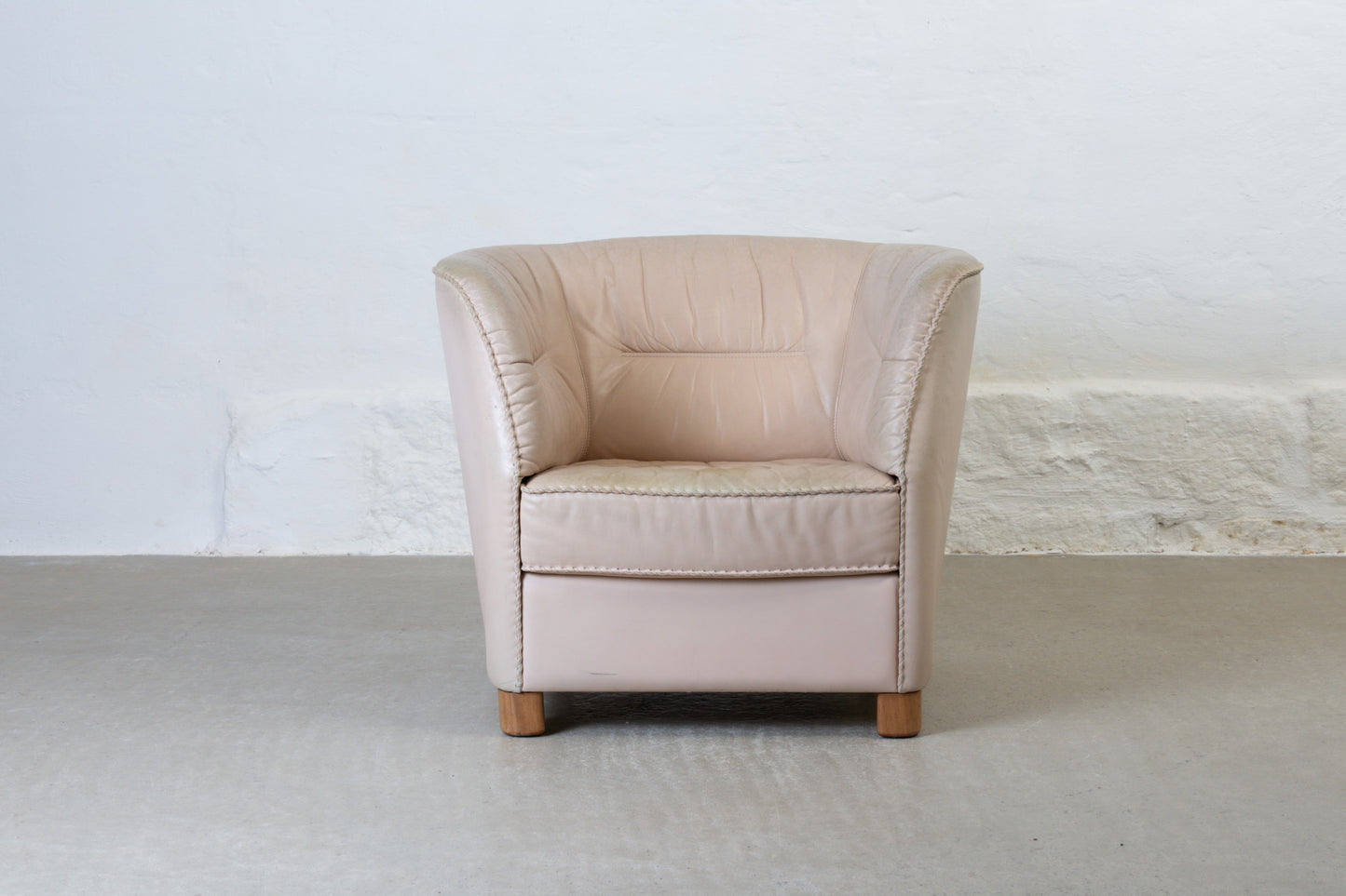 1980s beige leather club chair by Berg Furniture