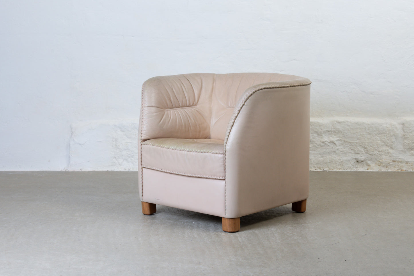 1980s beige leather club chair by Berg Furniture